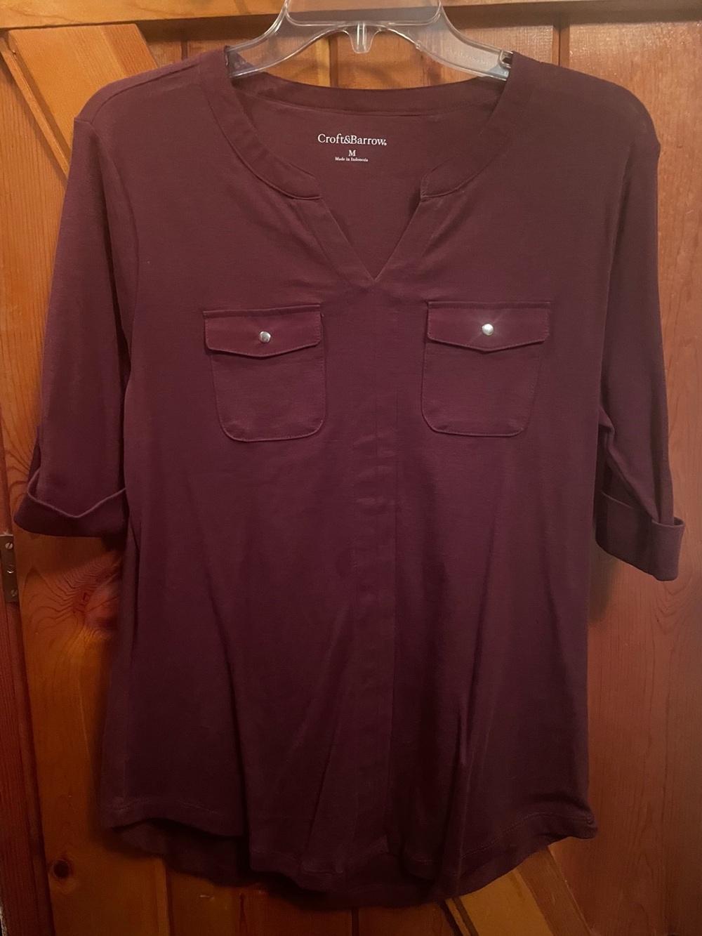 Women’s Croft & Barrow Medium Elbow Sleeve Tunic Burgundy Maroon. Snap Details